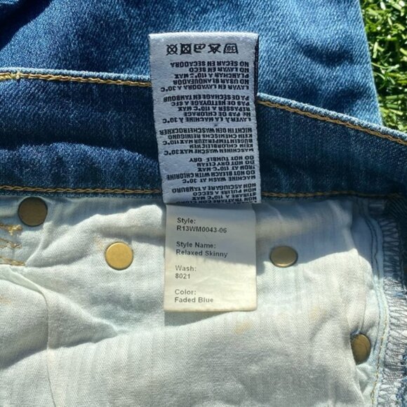 R13 Women's Boyfriend Low Rise Jeans in Faded Blue, Size 24 - Picture 9 of 10